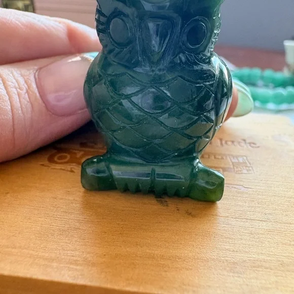 Cassiar Mountain Jade Owl Figurine - Picture 3 of 10